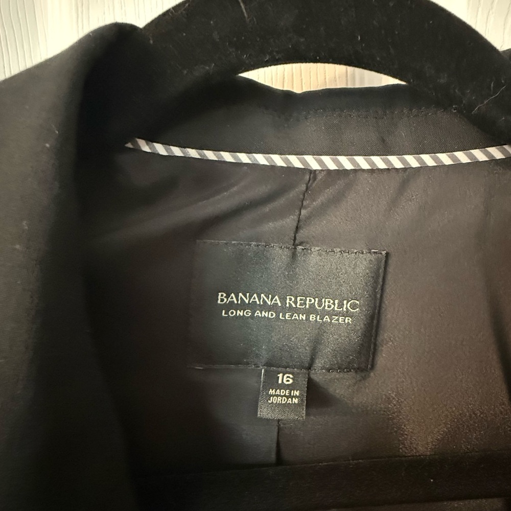 Women's Black Blazer by Banana Republic - Picture 4 of 6